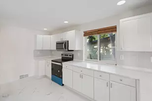 1 Woodrow Ct, Battle Creek, MI 49015 - Photo 2