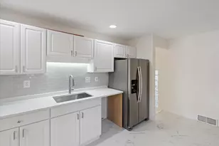 1 Woodrow Ct, Battle Creek, MI 49015 - Photo 2