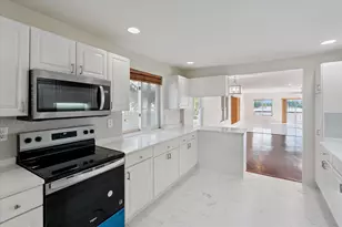 1 Woodrow Ct, Battle Creek, MI 49015 - Photo 4