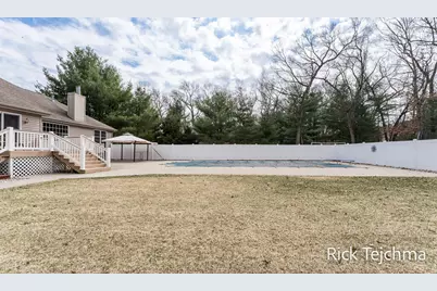2055 Rambling Oak Drive, Muskegon, MI 49445 - Photo 16