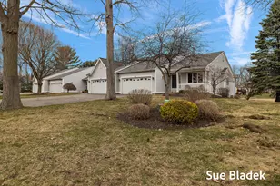 575 Noroak Ct, Holland, MI 49424 - Photo 2