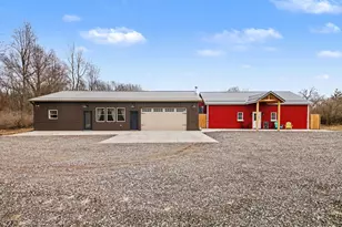 419 S Juniper St NE, Edmore, MI 48829 - Photo 4