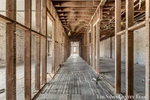 224 Washington Ave, Grand Haven, MI 49417 - Photo 18