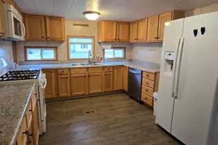 270 Washington St, Sunfield, MI 48890 - Photo 6