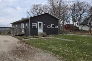 270 Washington St, Sunfield, MI 48890 - Photo 2