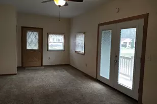 270 Washington St, Sunfield, MI 48890 - Photo 4