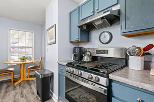 548 Adams St SE, Grand Rapids, MI 49507 - Photo 8