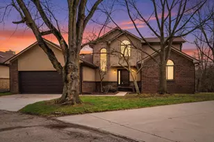 7513 Hickory Hill Dr, West Bloomfield, MI 48322 - Photo 2