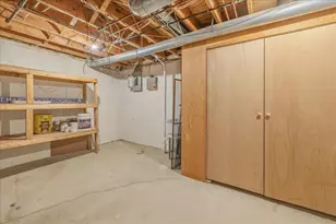 7513 Hickory Hill Dr, West Bloomfield, MI 48322 - Photo 32