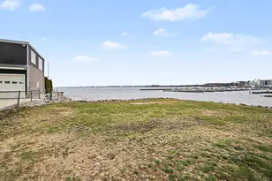 1834 Edgewater St, Muskegon, MI 49441 - Photo 4