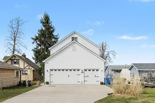 780 Beach Dr, Brooklyn, MI 49230 - Photo 2