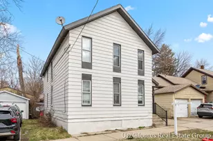 411 7th St NW, Grand Rapids, MI 49504 - Photo 2