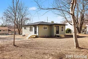 914 N Edgewood St, Greenville, MI 48838 - Photo 1