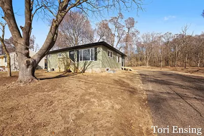 914 N Edgewood Street, Greenville, MI 48838 - Photo 2