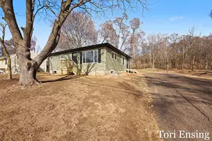 914 N Edgewood St, Greenville, MI 48838 - Photo 2