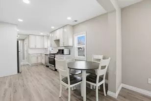 3995 Cresthaven Dr, Waterford, MI 48328 - Photo 4