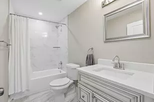 3995 Cresthaven Dr, Waterford, MI 48328 - Photo 16