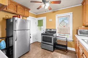 325 Whitcomb St, Kalamazoo, MI 49001 - Photo 12