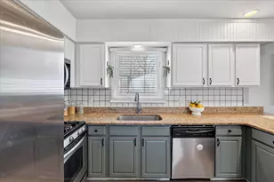 8915 Deering St, Livonia, MI 48150 - Photo 24