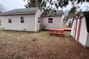 112 W 11th St, Evart, MI 49631 - Photo 6