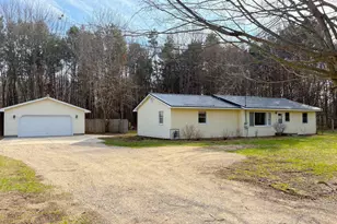 8365 Greenwood Ln, Newaygo, MI 49337 - Photo 1
