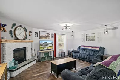 5904 E Division Street, Newaygo, MI 49337 - Photo 4