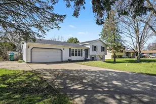 58446 Greenfield Ct, Three Rivers, MI 49093 - Photo 4