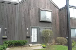 129 Balmoral Ct, Kalamazoo, MI 49006 - Photo 2