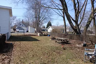 413 5 N Robert St, Ludington, MI 49431 - Photo 2