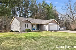 1518 Pleasant Wood Dr, Rockford, MI 49341 - Photo 2