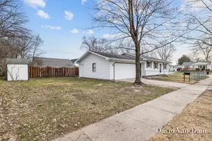 395 Farnham St SE, Kentwood, MI 49548 - Photo 4