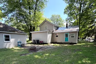112 Alexander St, Bangor, MI 49013 - Photo 2