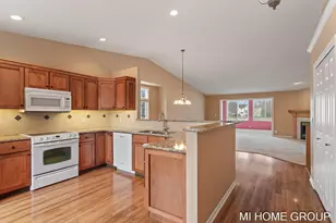 319 Winter Oak E, Holland, MI 49424 - Photo 10