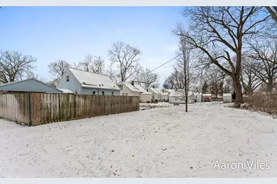119 Vanderveen Avenue, Holland, MI 49424 - Photo 10