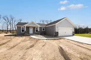 29216 Saddlebred Ln, Dowagiac, MI 49047 - Photo 1
