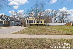 211 Williams St, Spring Lake, MI 49456 - Photo 2