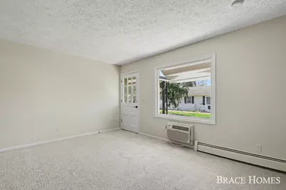 647 Blue Ash Drive SE, Grand Rapids, MI 49548 - Photo 4