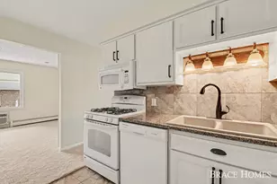 647 Blue Ash Dr SE, Grand Rapids, MI 49548 - Photo 12