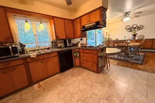 1520 Havenga St, Muskegon, MI 49445 - Photo 6