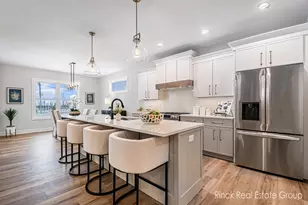 3370 Ravinewood Ct, Jenison, MI 49428 - Photo 12