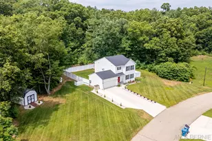 1692 Ryan Woods Ct, Allegan, MI 49010 - Photo 4