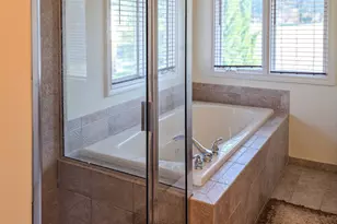 1053 Autumnview Ct, Rochester, MI 48307 - Photo 34