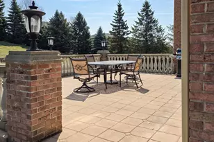 1053 Autumnview Ct, Rochester, MI 48307 - Photo 6