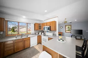 3862 Bent Pine Dr, Holland, MI 49424 - Photo 6