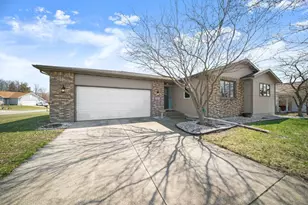 3862 Bent Pine Dr, Holland, MI 49424 - Photo 2