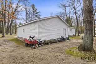 8120 Cheyenne Dr, Howard City, MI 49329 - Photo 32