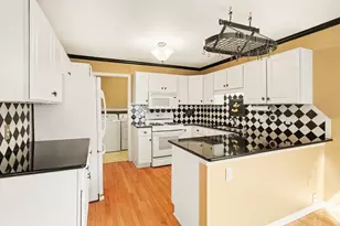 306 Pineknoll Ct, Brighton, MI 48116 - Photo 4