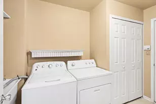 306 Pineknoll Ct, Brighton, MI 48116 - Photo 6