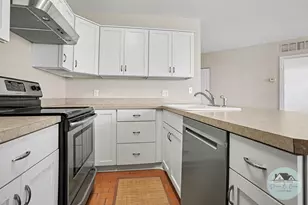 297 W Clay Ave, Muskegon, MI 49440 - Photo 6