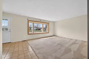 37542 Whitney Dr, Wayne, MI 48184 - Photo 8